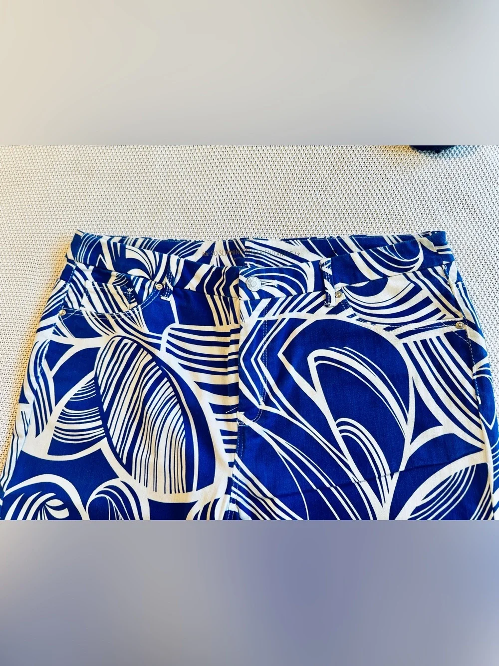 CHICO’S So Slimming Blue & White Abstract Cropped Ankle Jeans Pants — #LHP